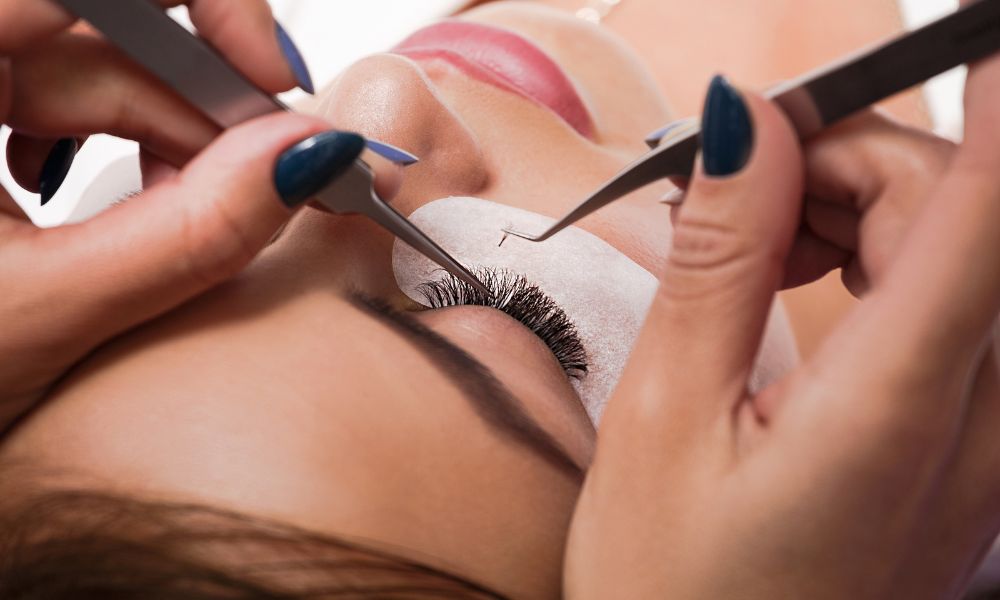 Crunchy Lash Extensions: The Causes and Fixes